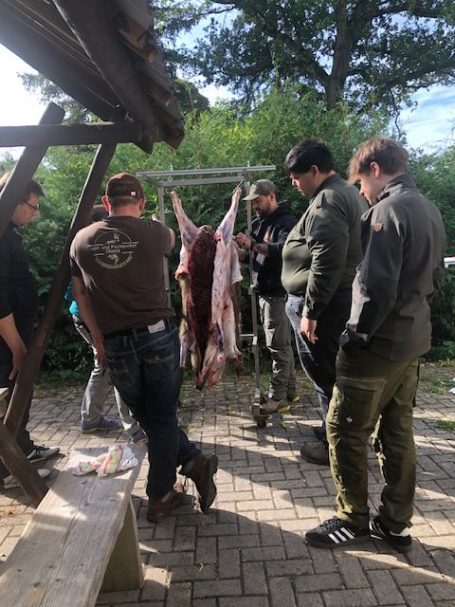Praxisunterricht im Jagdkurs auf dem Kleinen Hörselberg